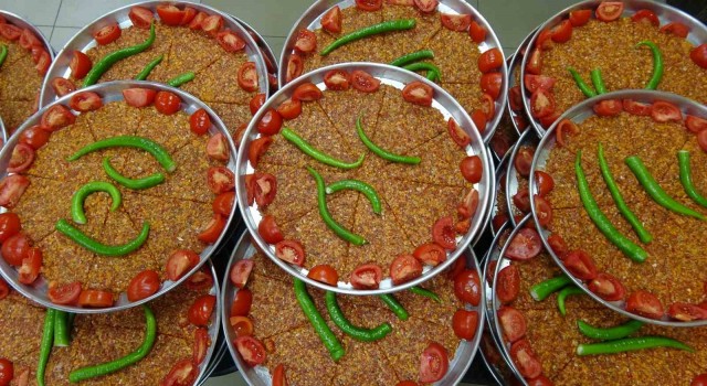 Kiliste bin depremzedeye iftar
