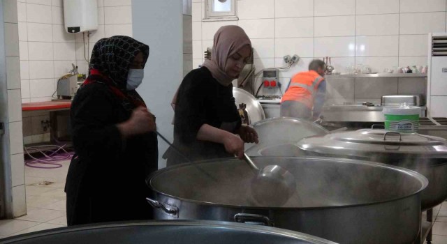 Kiliste günde 5 bin depremzedeye sıcak yemek ulaştırılıyor