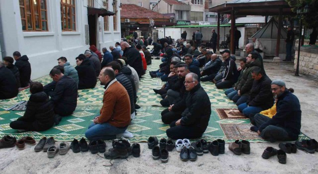 Kırklarelide Ramazan Bayramında vatandaşlar camilere akın etti