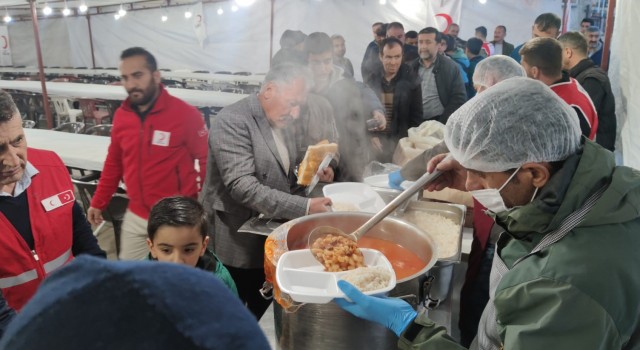 Kızılay Hakkaride iftar çadırı açtı