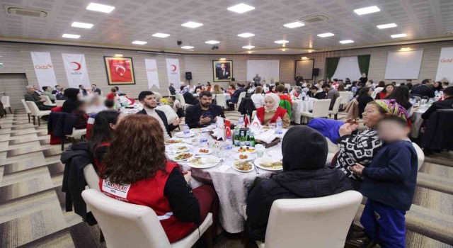 Kızılay Manisadan Dünya Yetimler Günü dolayısıyla iftar programı