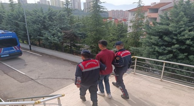 Kocaelide aranan şahıslara jandarma operasyonu