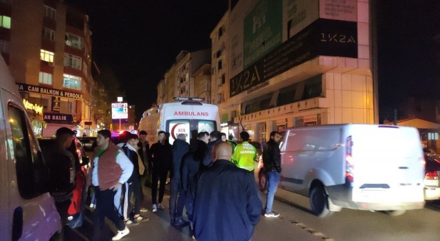 Kocaelide otomobilin çarptığı yaya yaralandı