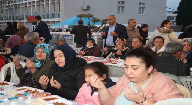 Koçarlılılar gönül sofrasında iftar açtı