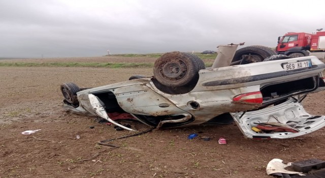 Kontrolden çıkan otomobil tarlaya devrildi: 5 yaralı