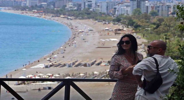 Konyaaltı Sahilinde bayram öncesi yoğunluğu