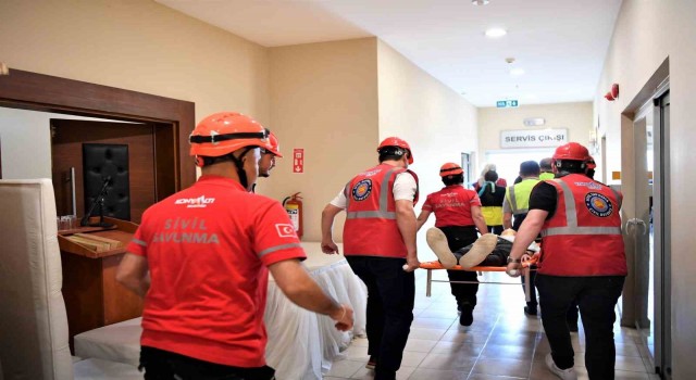 Konyaaltında personele uygulamalı afet eğitimi