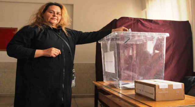 Konyada çifte vatandaşlar Bulgaristan seçimleri için sandık başına gitti