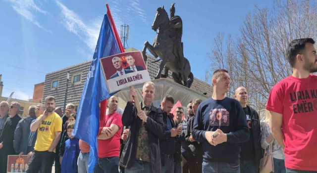 Kosovada eski Cumhurbaşkanı Thaçi için destek gösterisi
