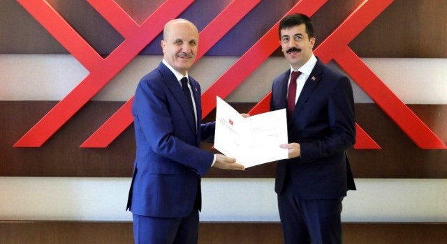 KSBÜ Rektörü Ahmet Tekinin mazbatası YÖK Başkanı Erol Özvar tarafından takdim edildi