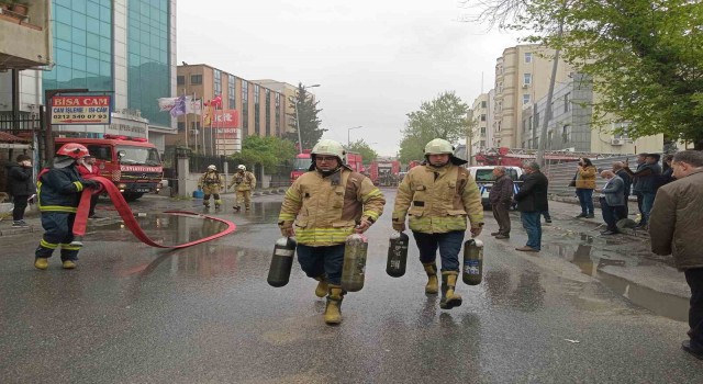 Küçükçekmecede korkutan yangın