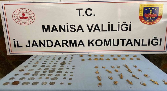 Kulada tarihi eser operasyonu: Onlarca sikke ve yüzük ele geçirildi