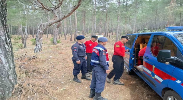 Kumlucada yürüyüşte kaybolan şahsı jandarma buldu