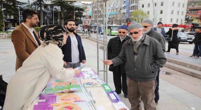 Kurdukları stantla halkı bilgilendirdiler