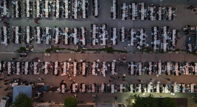 Kurtuluş Mahallesinde iftar alanı yollara taştı