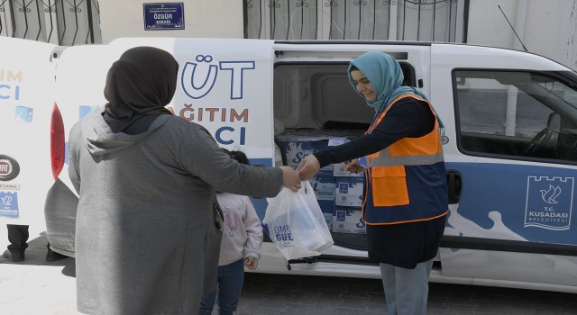 Kuşadası Belediyesinin süt desteği devam ediyor