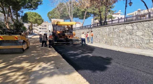 Kuşadasında yol çalışmaları devam ediyor
