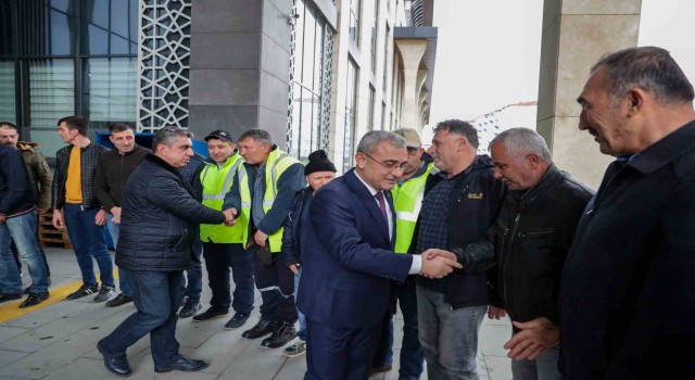 Kütahya Belediyesinin deprem bölgesine yardımları devam ediyor
