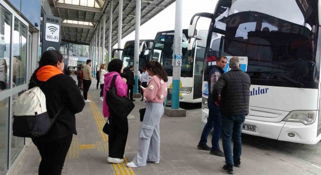 Kütahya Otogarında bayram hareketliliği