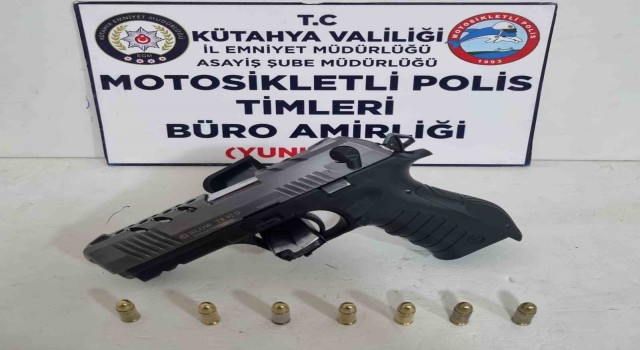 Kütahyada bir kişinin üzerinde ruhsatsız tabanca ele geçirildi