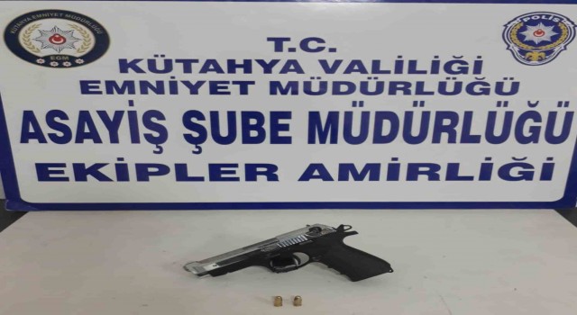 Kütahyada bir şahsın üzerinde ruhsatsız tabanca ele geçirildi