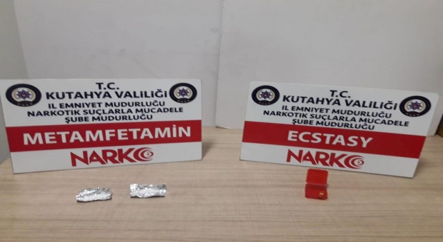 Kütahyada durdurulan araçta uyuşturucu ele geçirildi