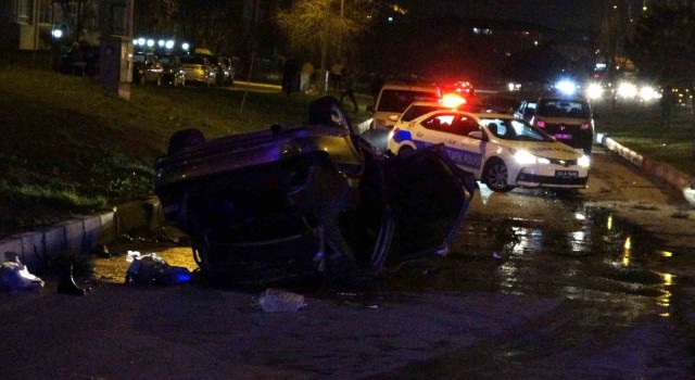 Kütahyada iki otomobil çarpıştı: 1 ölü, 5 yaralı