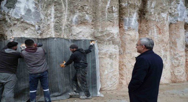 Kütüphane ve Kültür Merkezi inşaatındaki çalışmaları inceledi