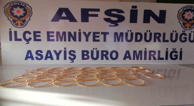 Kuyumcudan gerçek sanıp çaldığı bileziklerle yakalandı