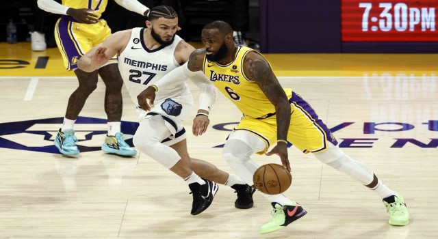 Lakers, Grizzliesı yenerek seride 3-1 öne geçti