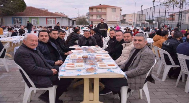 Lapseki Belediyesinin sokak iftarları devam ediyor
