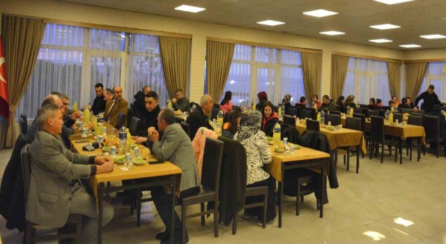 Lapsekide kardeşlik iftarı düzenlendi