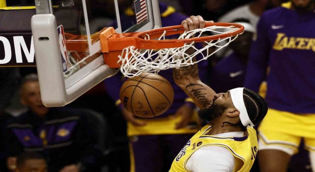 Los Angeles Lakers ve Atlanta Hawks play-offlara yükseldi