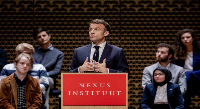 Macronun konuşması protestocular tarafından kesildi