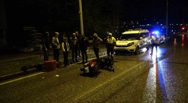 Malatyada hafif ticari araç motokuryeye çarpıp kaçtı: 2 yaralı