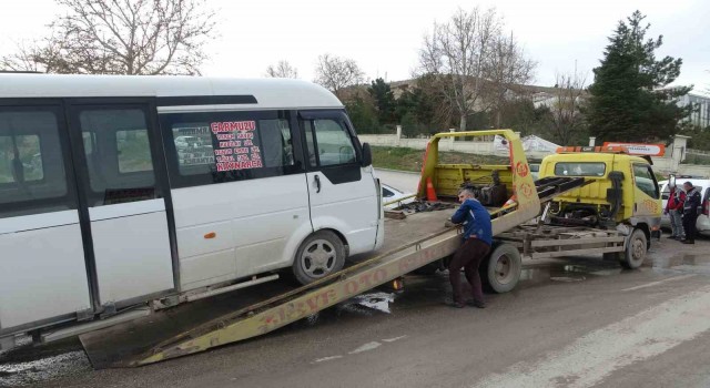 Malatyada iki minibüs çarpıştı: 1 yaralı