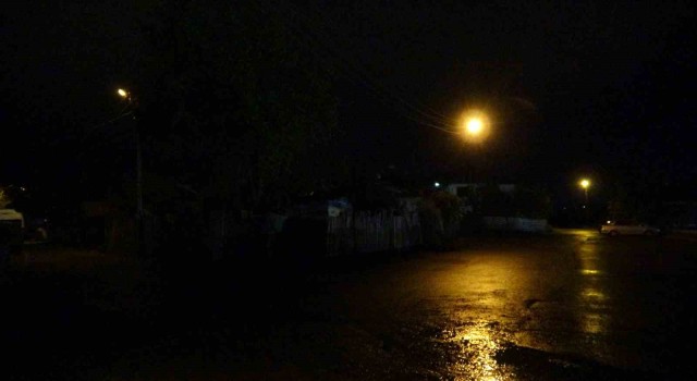 Malatyada sokağa yıldırım düştü, 1 kişi yaralı