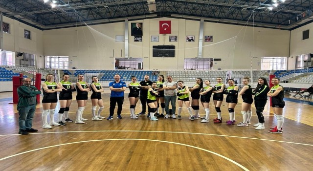Manisa Büyükşehirin sultanları 2. Lige yükseldi