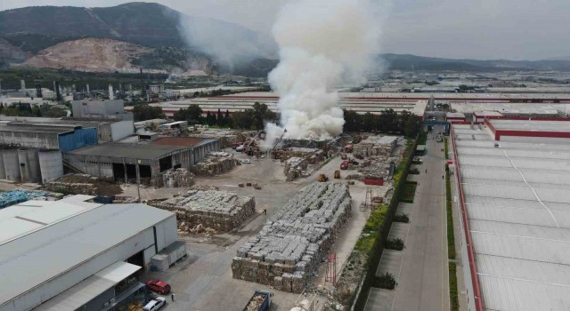 Manisa OSBdeki kağıt fabrikasında büyük yangın