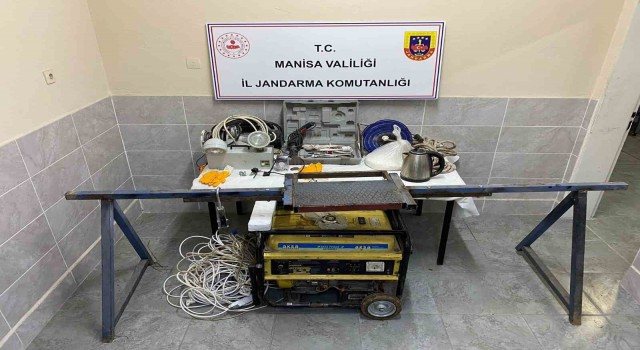Manisada kaçak kazı: 5 gözaltı
