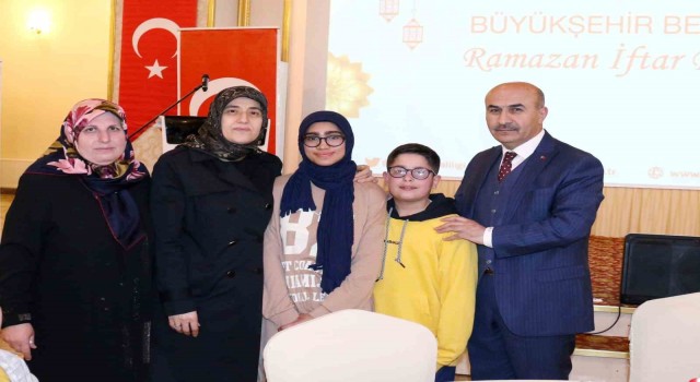 Mardin Valisi Demirtaş, yetim ve öksüz çocuklarla iftar sofrasında buluştu