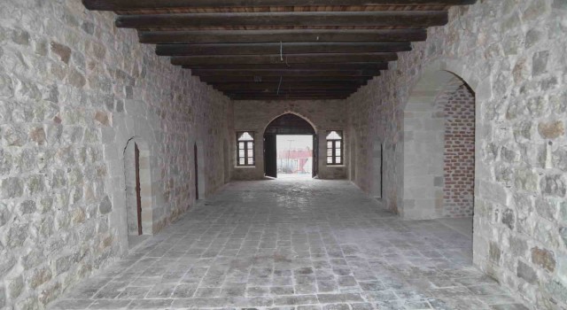 Mardinde bir dönem cezaevi olan tarihi yapı kadın merkezine dönüştürülüyor