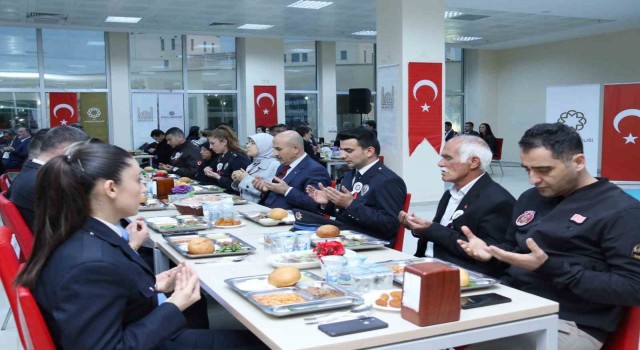 Mardinde emniyet mensupları iftarda buluştu