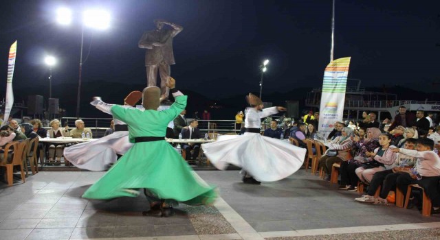 Marmarisliler iftarda Atatürk Meydanında buluştu