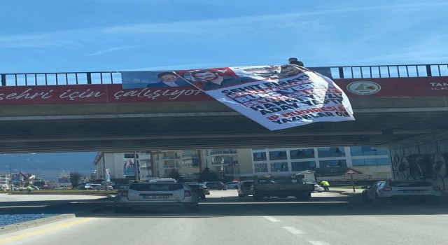 Meral Akşenere pankartlı protesto: Sana yazıklar olsun