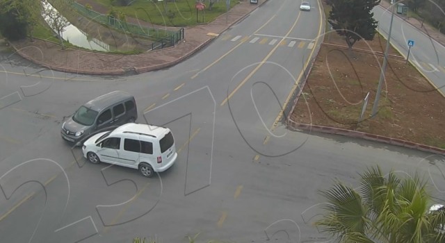 Mersindeki trafik kazaları Kent Güvenlik Yönetim Sistemi kameralarında