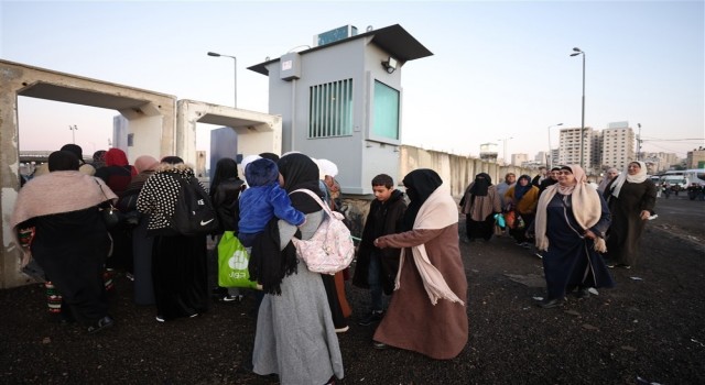 Mescid-i Aksada Ramazanın son cuma namazı 250 bin kişiyle kılındı