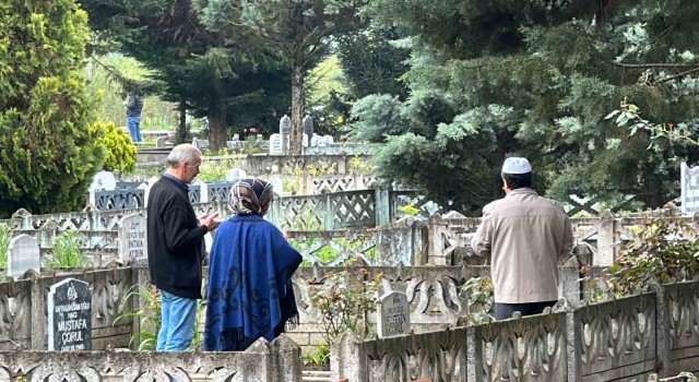 Mezarlıkta hatim yayını