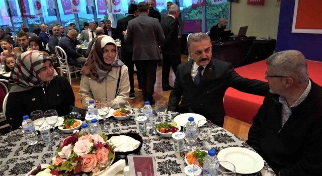 MHP Bursadaki depremzedelerle iftar sofrasında buluştu