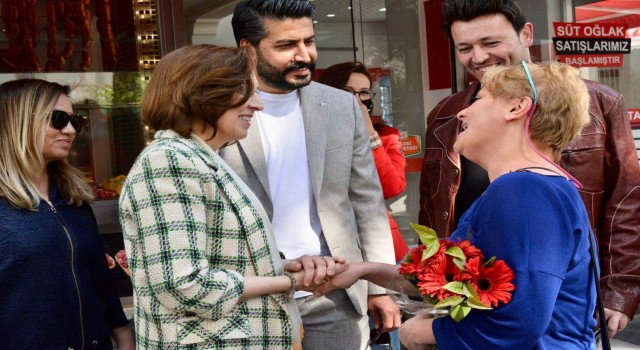 MHP Milletvekili Adayı Depboylu, Kuşadasında esnafları ziyaret etti